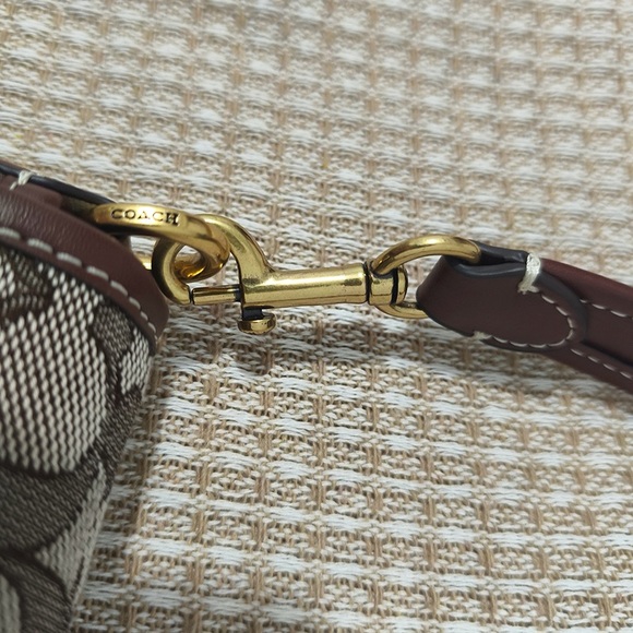 Coach Vintage Leather Saddle Bag - Picture 3 of 9